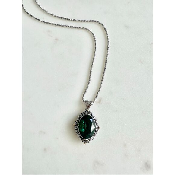 Emerald green crystal oval pendant necklace with sterling silver and 14 gold pla - Picture 4 of 14